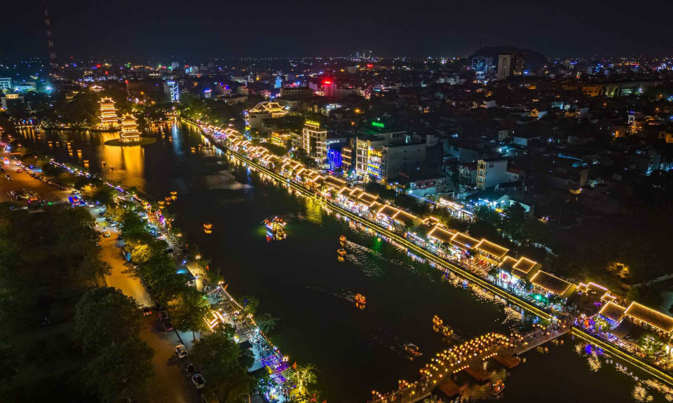Phố cổ Hoa Lư về đêm khi nhìn từ trên cao