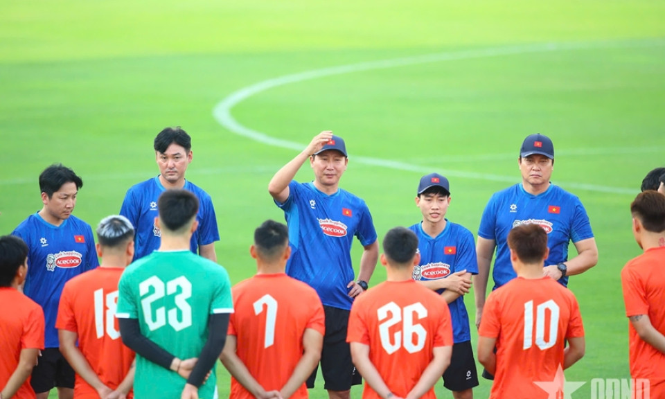 Chờ tài ứng biến của huấn luyện viên Kim Sang-sik