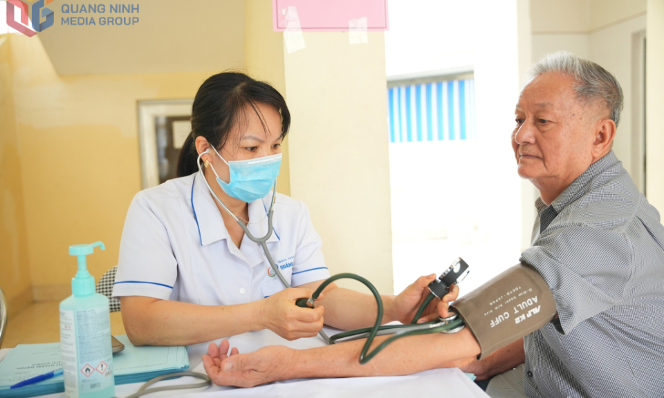 Hành trình trao gửi yêu thương từ trái tim người thầy thuốc