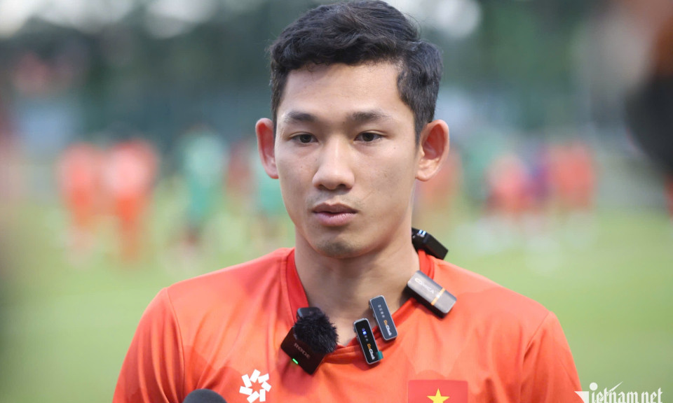 Hai Long quên trận MU, cùng tuyển Việt Nam quyết thắng Malaysia