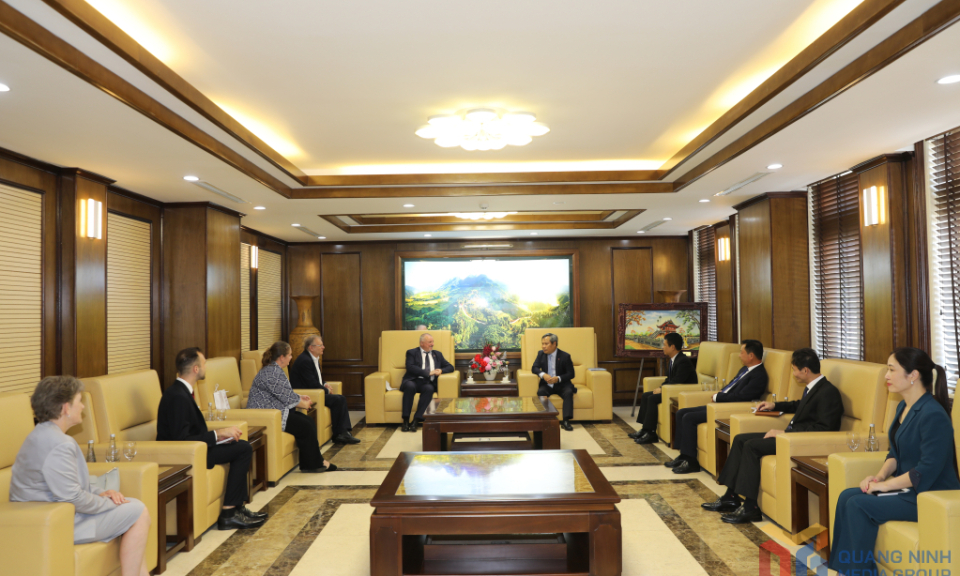 越南广宁省省委书记会见匈牙利社会党主席
