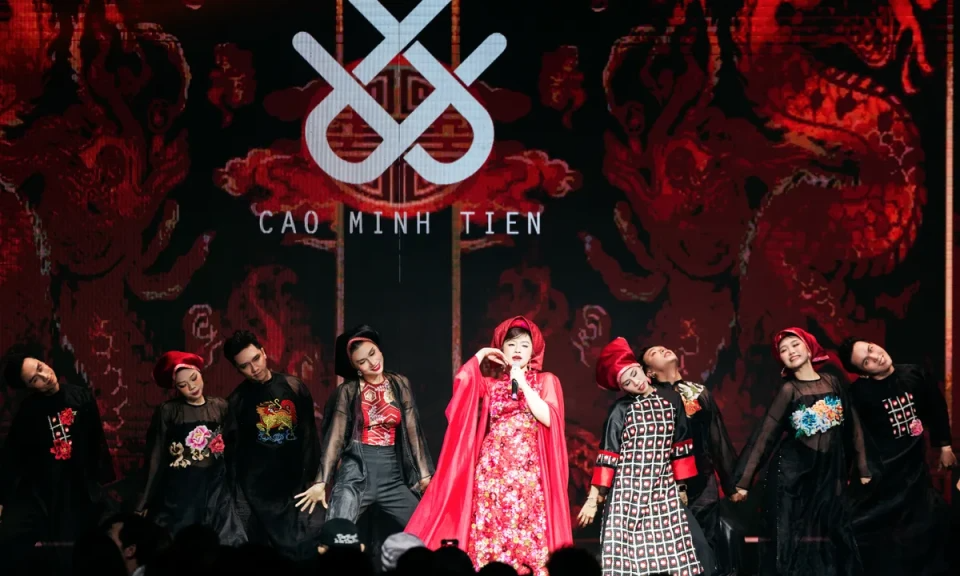 Sao mai Nguyễn Thu Hằng tái xuất trong show thời trang của Cao Minh Tiến