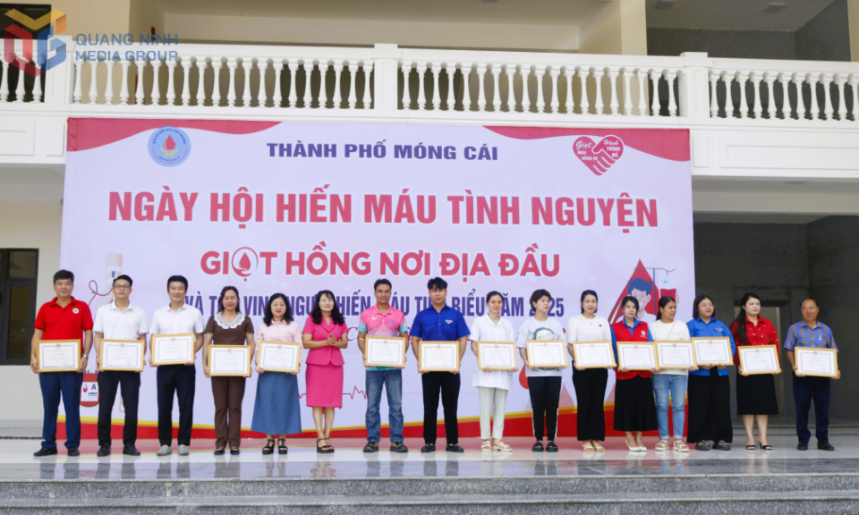 “Giọt hồng nơi địa đầu” thu hút hàng ngàn người tham gia Hiến máu tình nguyện tại Móng Cái
