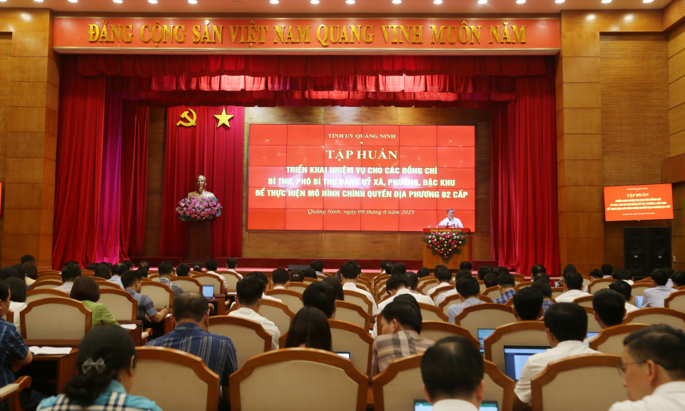 Tập huấn triển khai nhiệm vụ cho các đồng chí Bí thư, Phó Bí thư Đảng ủy xã, phường, đặc khu