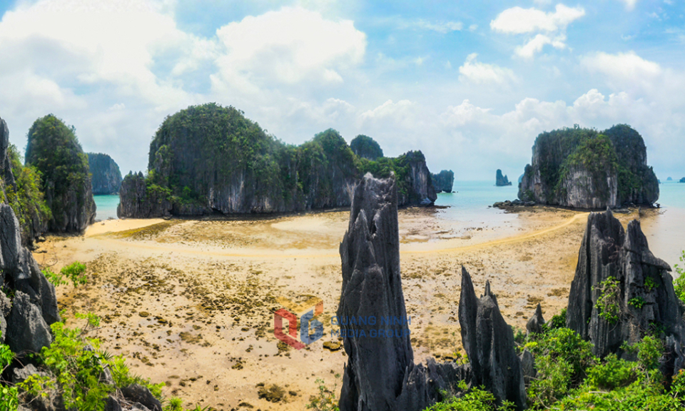 Ha Long Bay: Enchanted in the summer mist