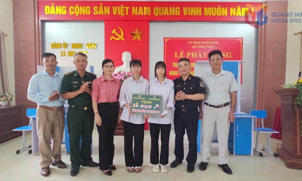 Tặng quà, góc học tập cho trẻ em có hoàn cảnh khó khăn tại xã Vĩnh Thực