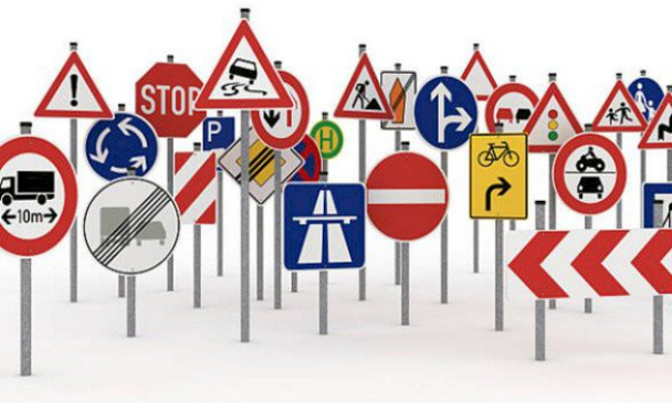 Viết thêm ký tự vào biển báo giao thông bị xử phạt thế nào?