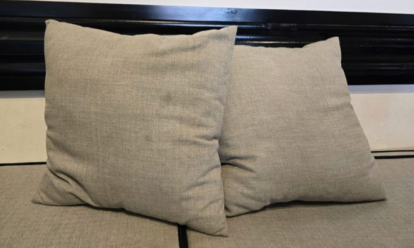 3 lý do nên vệ sinh gối sofa định kỳ