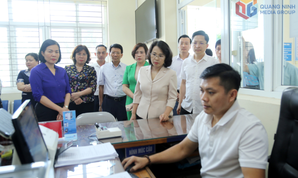 Đồng chí Phó Bí thư Thường trực Tỉnh ủy kiểm tra chuẩn bị vận hành thử nghiệm chính quyền 2 cấp tại Cẩm Phả
