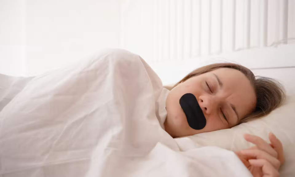 Cảnh báo trào lưu 'dán miệng' nguy hiểm trên TikTok