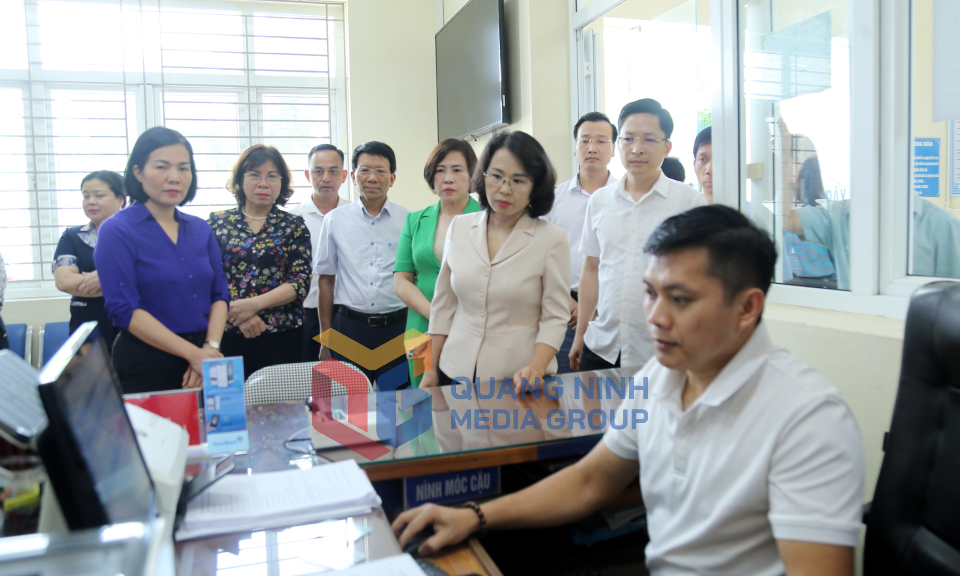 Phó Bí thư Thường trực Tỉnh ủy Trịnh Thị Minh Thanh kiểm tra chuẩn bị vận hành thử nghiệm chính quyền 2 cấp tại Cẩm Phả, tháng 6-2025