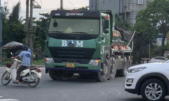 Va chạm với xe chở vật liệu xây dựng, một người tử vong ở Hải Dương