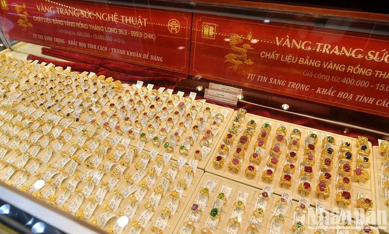 Giá vàng ngày 12/6: Trong nước bật tăng theo đà thế giới