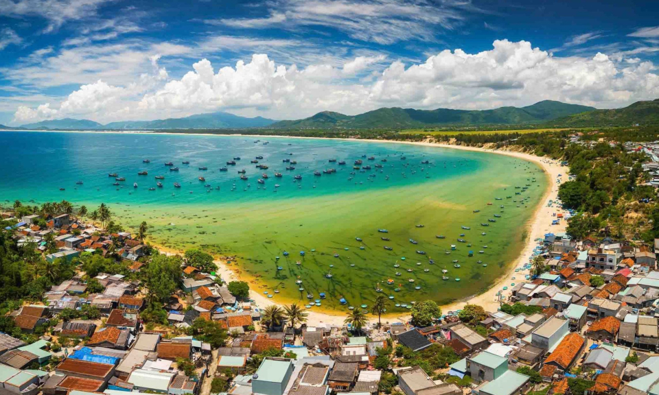 Làng chài Tân Phụng ở Bình Định nhìn từ trên cao