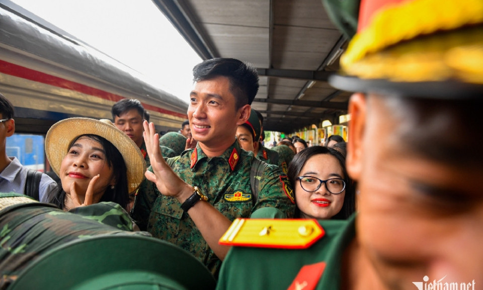 Cơn sốt 'Anh trai' và Thượng uý Lê Hoàng Hiệp: Văn hóa fan Việt đang thay đổi?