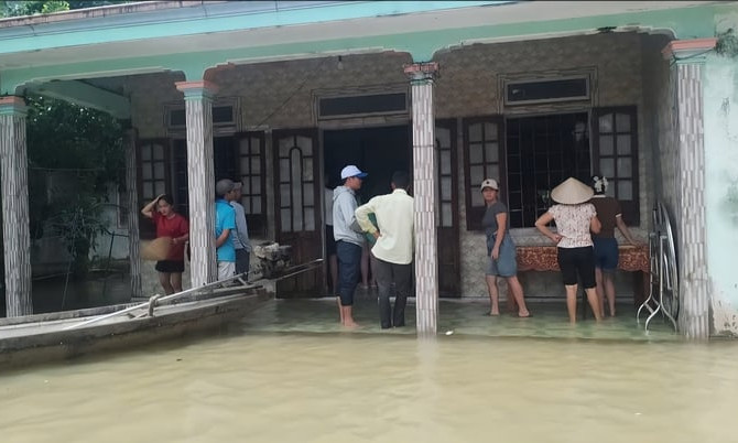 Lật ghe giữa cánh đồng ngập lũ, hai anh em ở Huế thiệt mạng