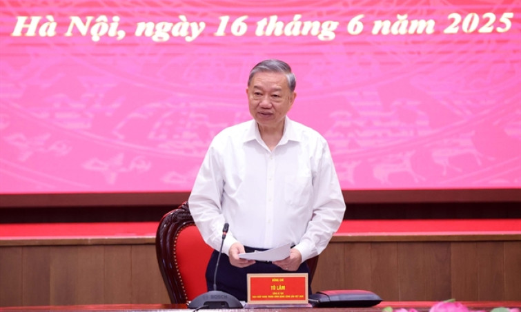 Hà Nội told to forge new economic identity