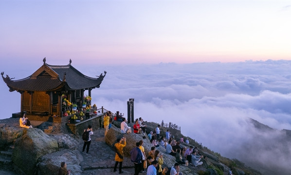 Visitors flock to Yên Tử cultural destination this summer