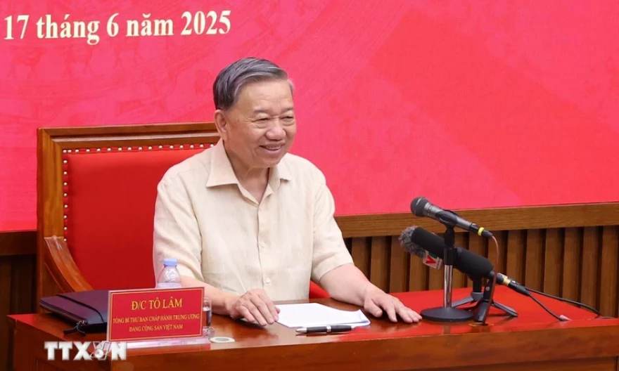 "Xây dựng đội ngũ cán bộ đủ năng lực đưa đất nước bước vào kỷ nguyên mới"