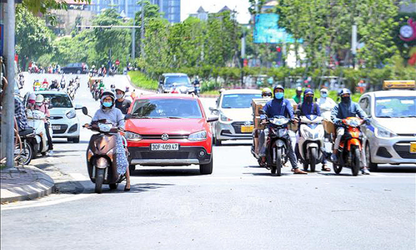 Thời tiết ngày 19/6: Bắc Bộ tiếp tục nắng nóng, vùng núi cảnh báo mưa lớn và lũ quét