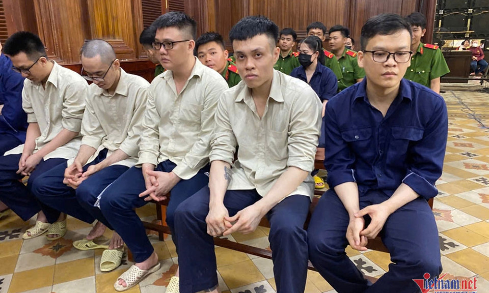 Cắt ghép ảnh khiêu dâm, hạ nhục con nợ chỉ để đòi hơn 13 triệu đồng