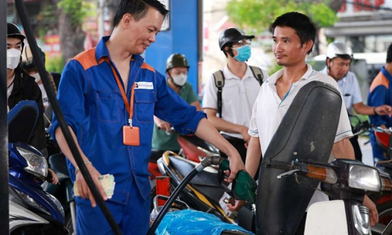 Giá xăng dầu cùng tăng, xăng RON 95 tăng 1.277 đồng/lít