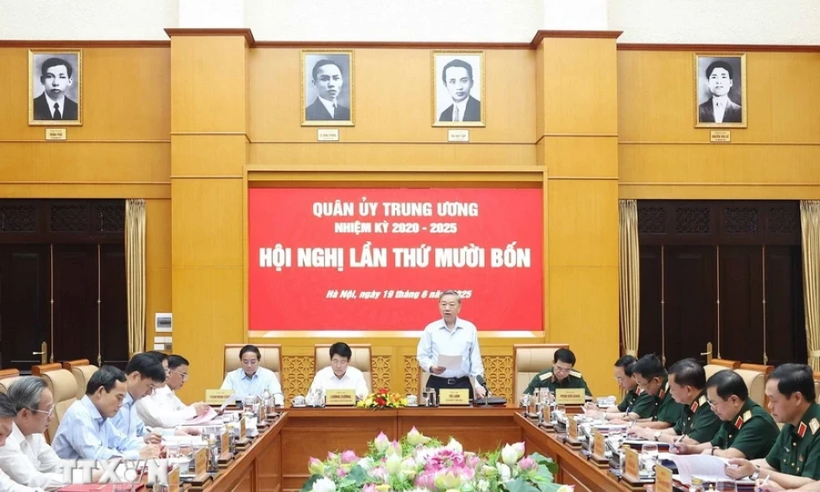 Tổng Bí thư: Sắp xếp tổ chức quân sự phù hợp với chính quyền địa phương hai cấp