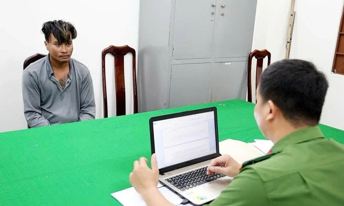 Chạy xe máy đi nhậu về va chạm với chó, ra tay chém chết chủ nuôi
