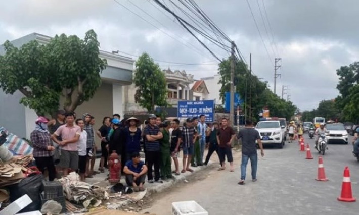Xe máy kẹp 3 va chạm ô tô ở Hải Phòng, thiếu niên 16 tuổi tử vong