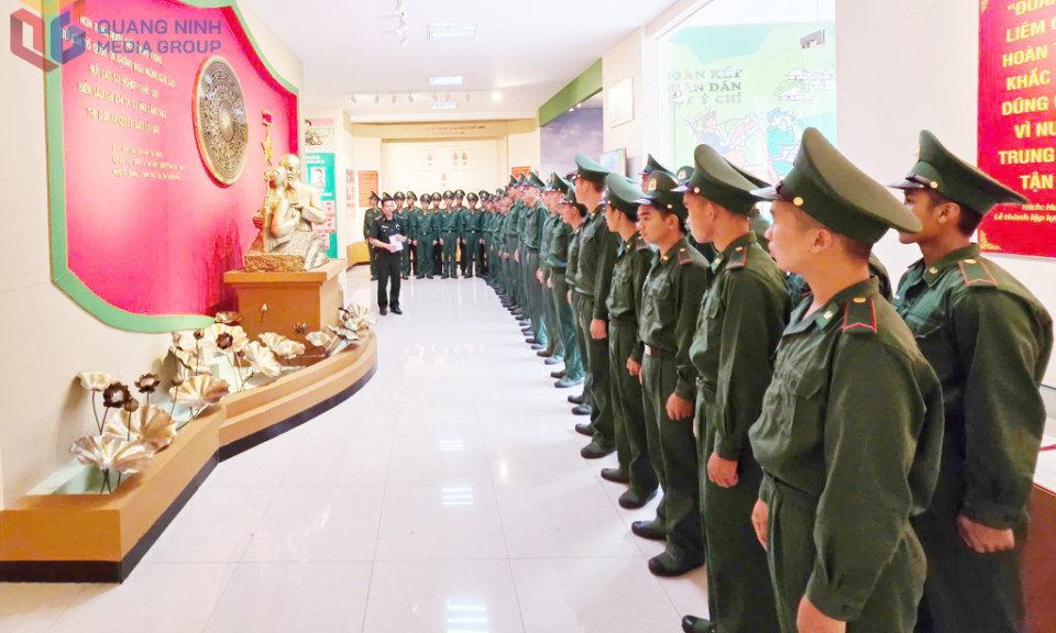 BĐBP Quảng Ninh: Giáo dục truyền thống cho 100 chiến sĩ mới