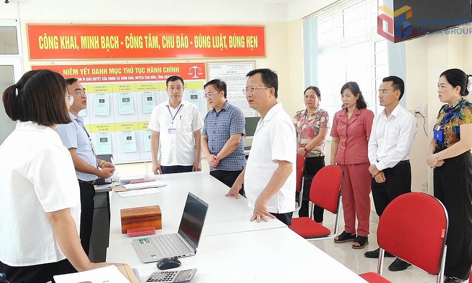 Phó Chủ tịch UBND tỉnh Cao Tường Huy kiểm tra công tác chuẩn bị mô hình chính quyền địa phương 2 cấp tại Vân Đồn