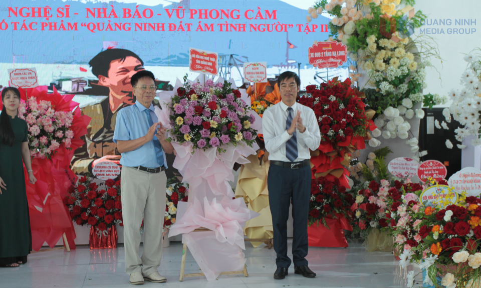 Ra mắt cuốn sách "Quảng Ninh đất ấm tình người"