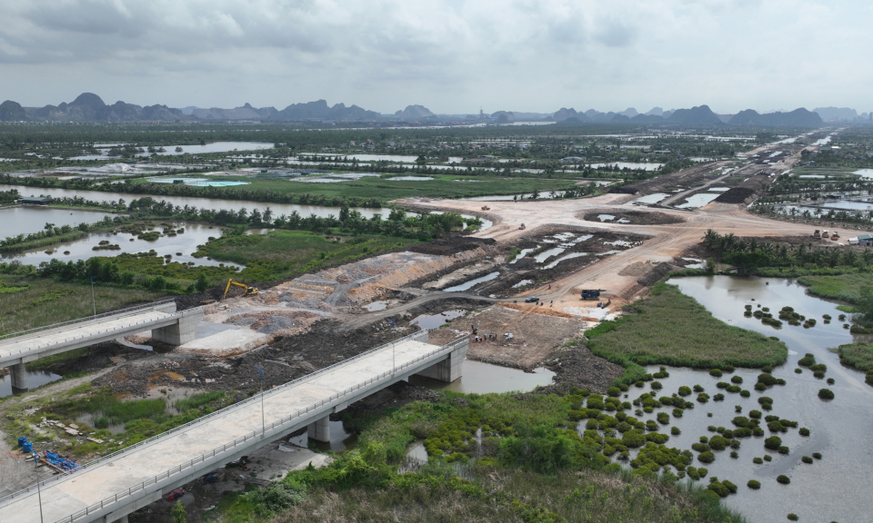 Tập trung thi công Dự án đường ven sông