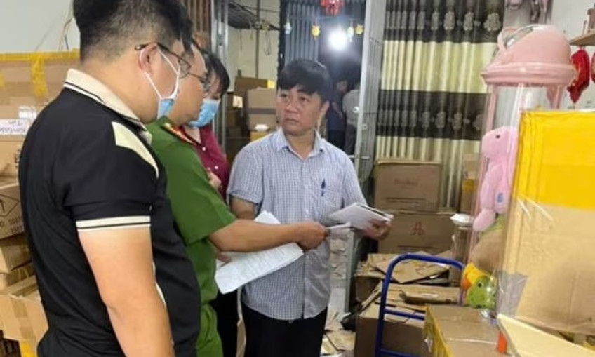 Công an TPHCM triệt phá đường dây nước hoa giả trị giá hơn 10 tỉ đồng