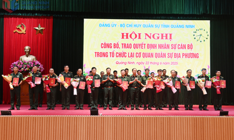 Đảng ủy - Bộ CHQS tỉnh Quảng Ninh: Công bố, trao quyết định nhân sự công tác cán bộ