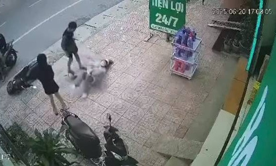 Công an vào cuộc vụ nam thanh niên đánh dã man 2 cô gái