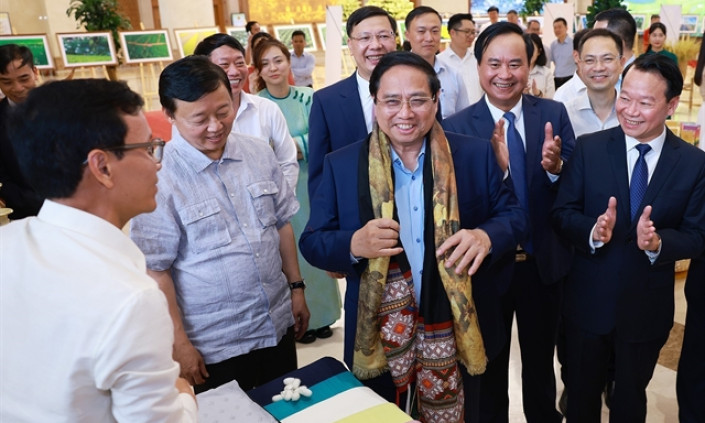 PM chairs national conference on new rural development, sustainable poverty reduction
