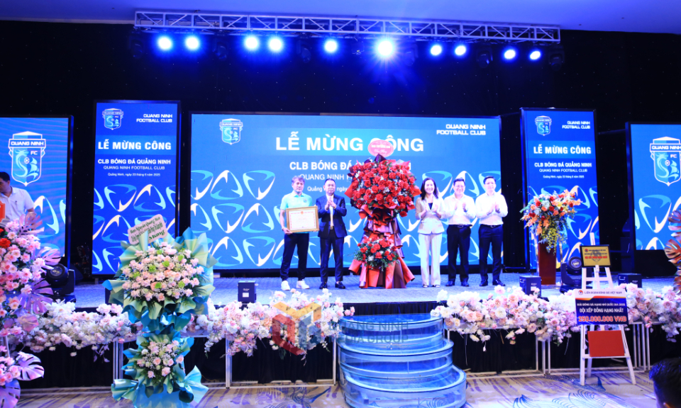 Quảng Ninh FC mừng công lên Giải hạng Nhất Quốc gia 2025-2026