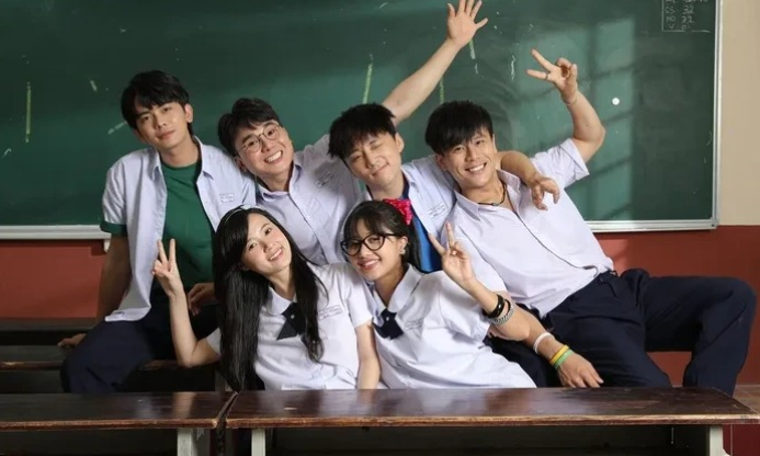 Midu cùng dàn nghệ sĩ 8X, 9X đóng phim "xuyên không" học đường