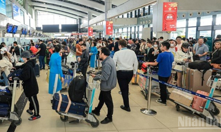 Ngành hàng không Việt Nam tăng trưởng mạnh trong 6 tháng đầu năm 2025