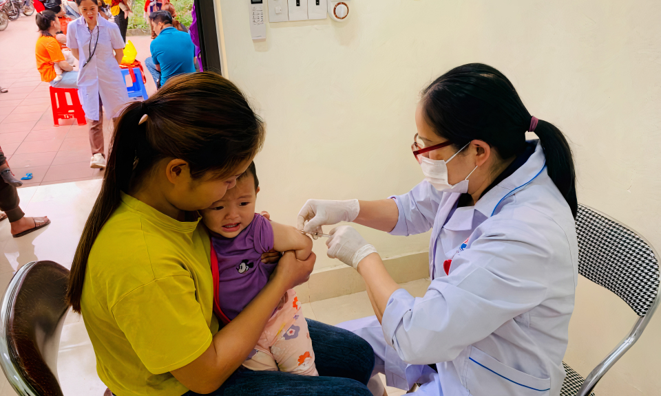 Nỗ lực chăm sóc sức khỏe cho người dân