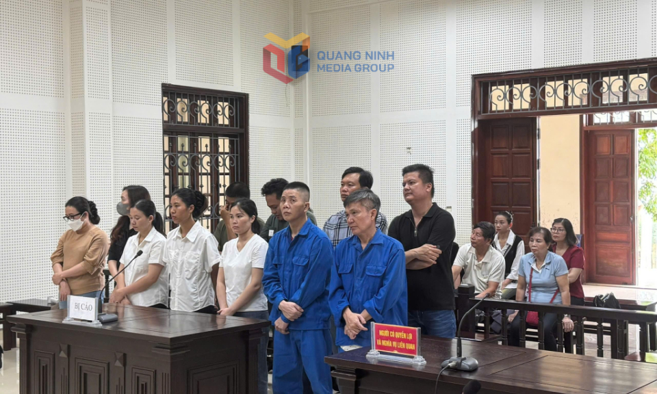 10 bị cáo lĩnh án về tội “Mua bán trái phép hóa đơn”