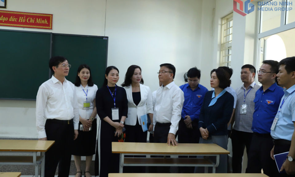 Phó Thủ tướng Lê Thành Long kiểm tra công tác chuẩn bị thi tốt nghiệp THPT tại Quảng Ninh
