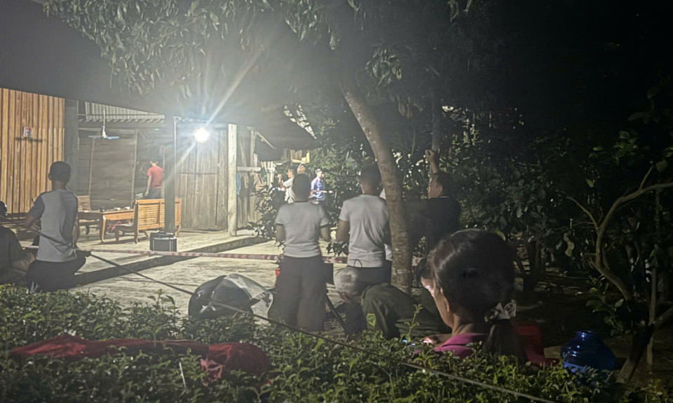 Mới ra tù, nghịch tử cầm dao chém mẹ tử vong