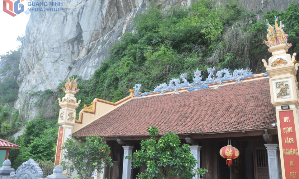 Đa dạng tiềm năng du lịch ven núi Bài Thơ