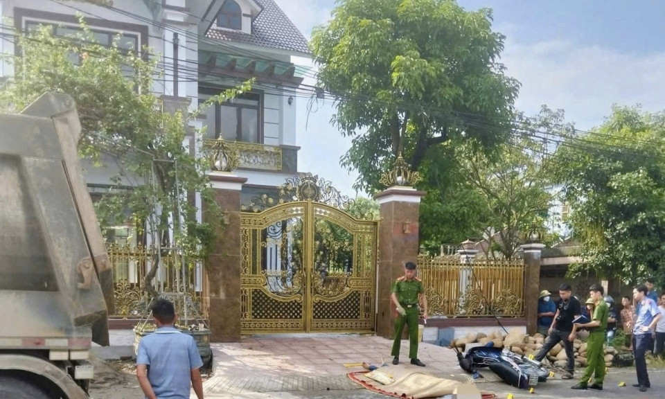 Va chạm xe đầu kéo, người đàn ông tử vong trước cửa căn biệt thự