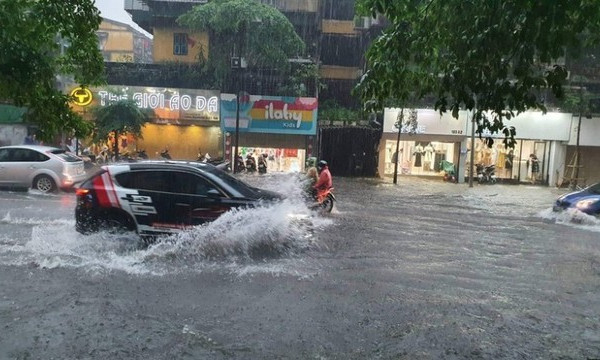 Miền Bắc mưa dông rải rác trước khi bước vào đợt mưa cực lớn