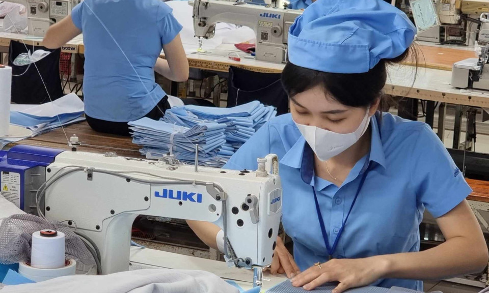 Công đoàn đề xuất mức tăng lương tối thiểu vùng gấp 2 - 3 lần mức tăng của giới chủ