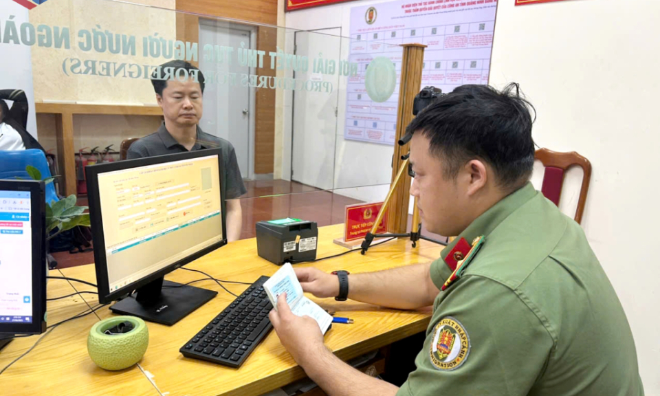 Thu nhận hồ sơ cấp định danh điện tử mức độ 2 cho người nước ngoài từ 1/7