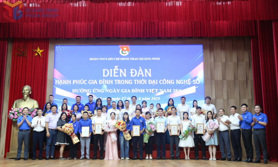 Diễn đàn "Hạnh phúc gia đình trong thời đại công nghệ số"